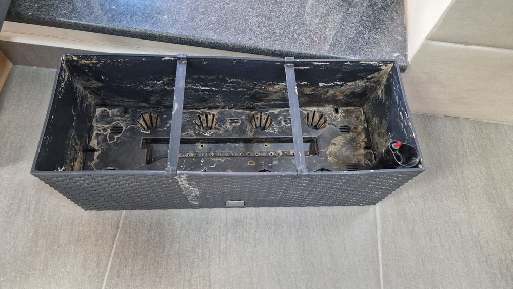 Ghiveci cu sistem irigare