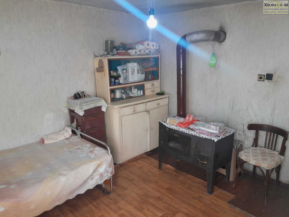 Къща с голям двор в с.Долно Белотинци, общ.Монтана