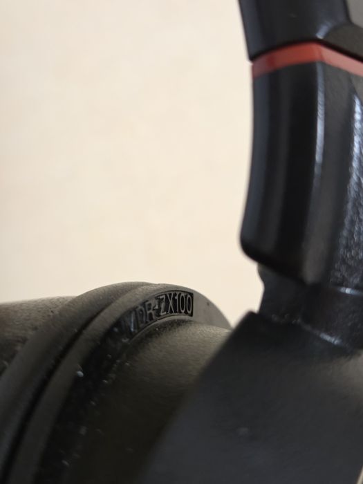 Căști Sony MDR-ZX100 cu cupe noi, din piele naturală, în stare foarte bună