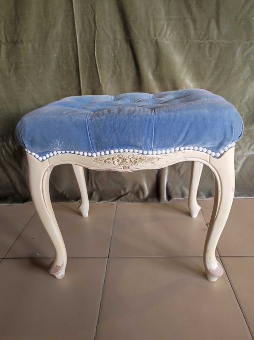 Taburet mic pentru salon sau living