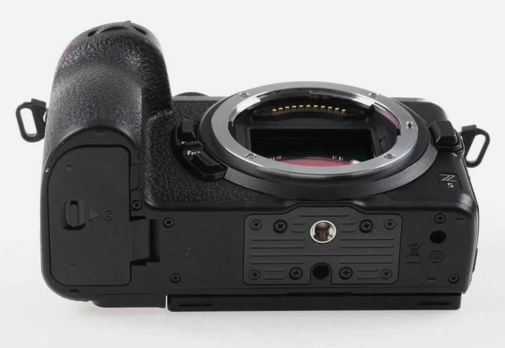 Nikon Z5 Aparat Foto Mirrorless 24.3 MP - Excelent