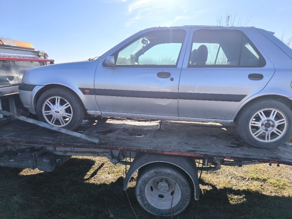 Форд фиеста 2001г. На части