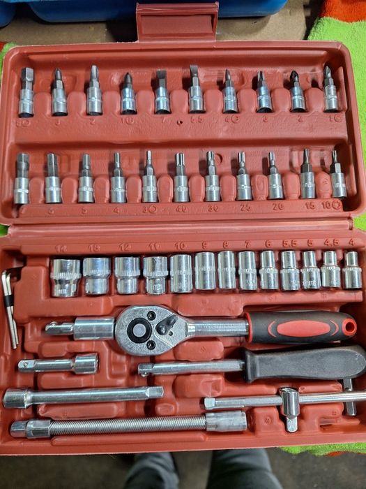 Vand trusa de scule!