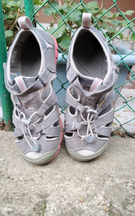 Лот от сандали и  бели обувки