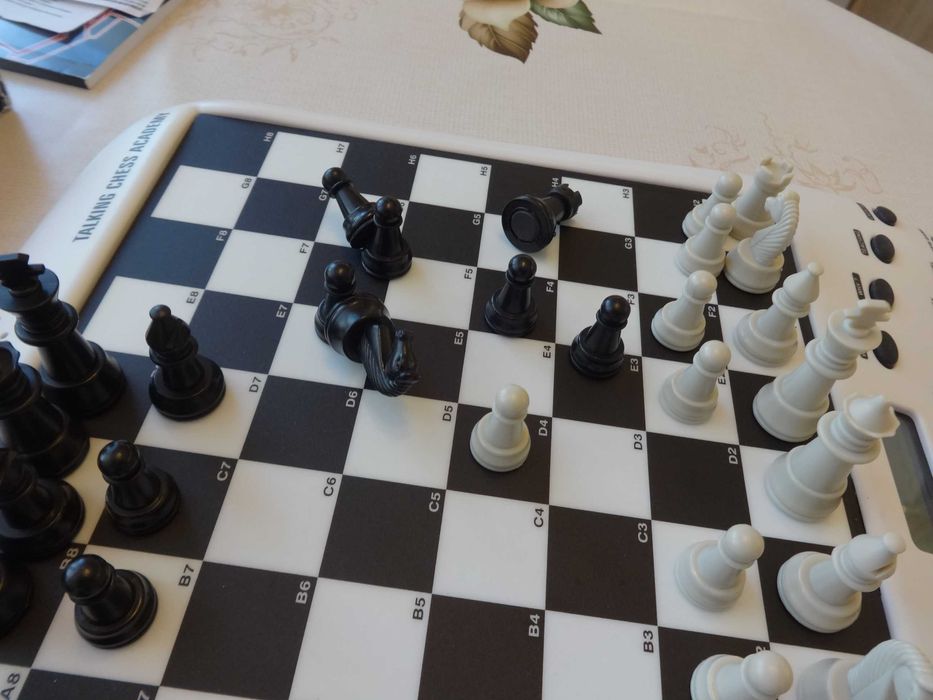 Електронен говорещ шах Talking Chess Academy – PowerBrain
