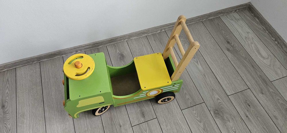 Recuzita foto - masinuta din lemn