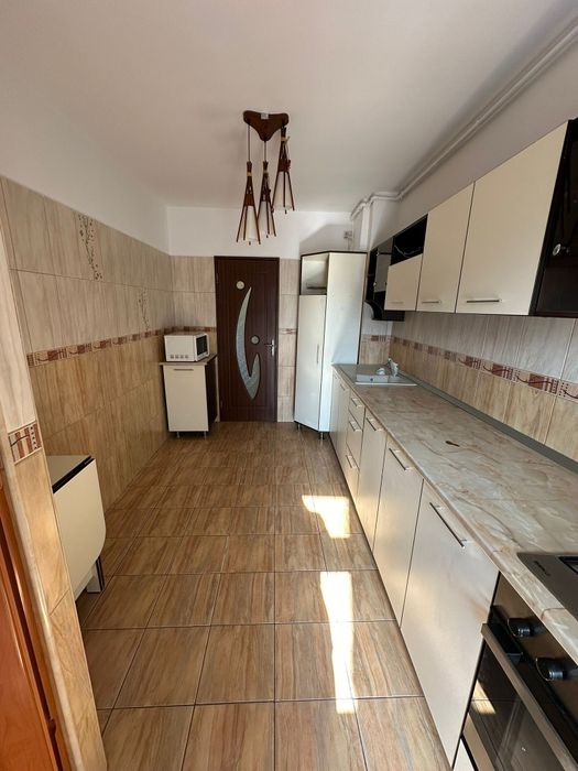 De închiriat apartament Câmpina, 3 camere, vis-a-vis de Milia