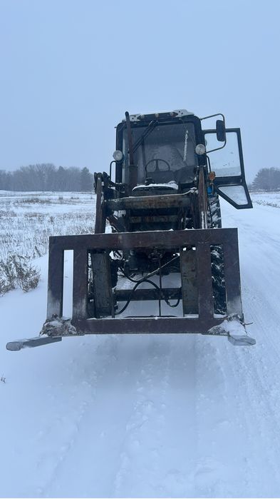трактор мтз 82.1 вместе с муровейнеком