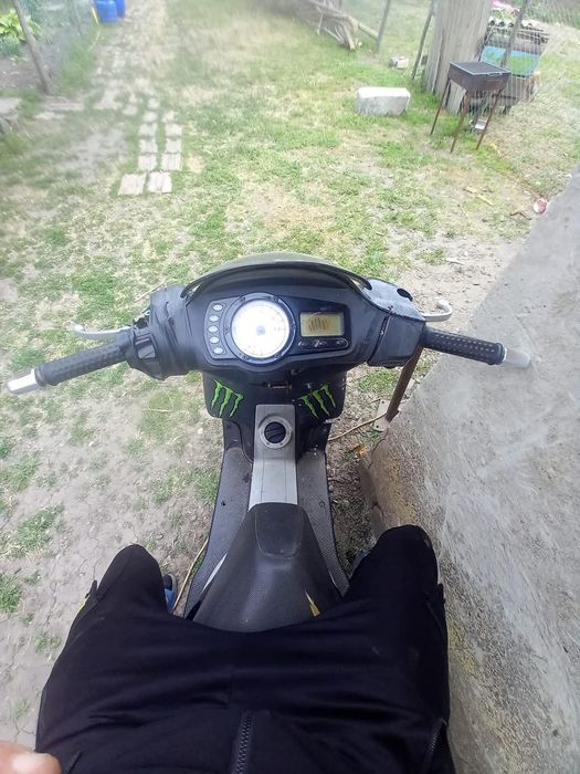 VÂND scuter piaggio nrg,2t,80cc,fără acte (defect)