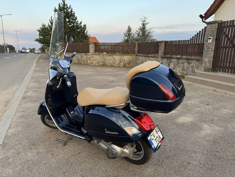 Piaggio Vespa GTS 300 ie