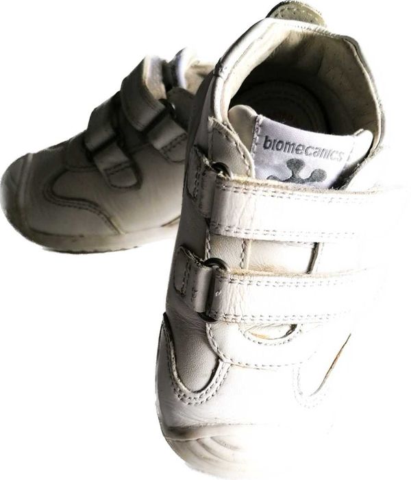 Продавам използвани детски обувки от 18 до 27 размер.