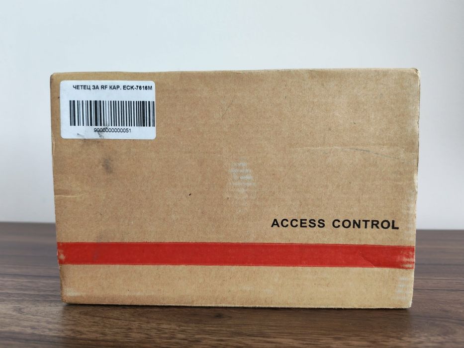 Клавиатура с четец за контрол за достъп