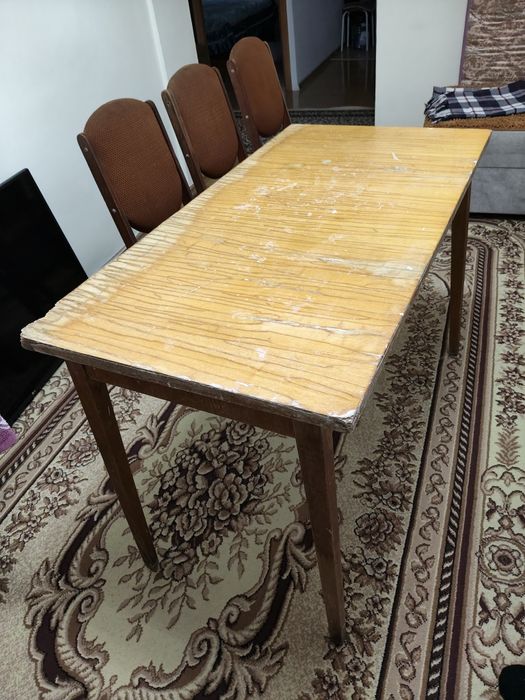 Срочно продам стол и стулья