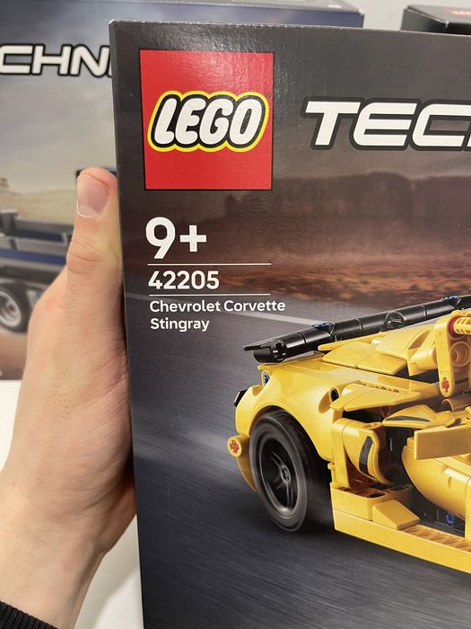 LEGO: Шевроле Корвет Стингрей Technic 42205