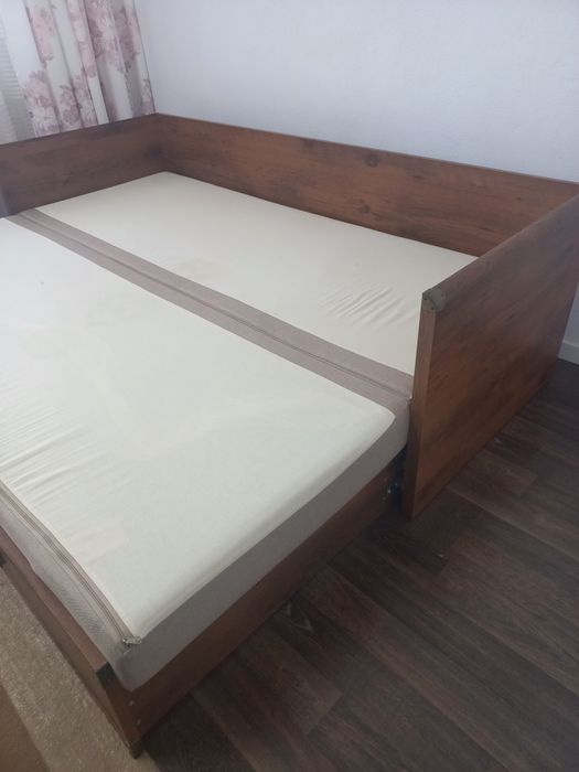 Canapea extensibilă cu ladă de depozitare