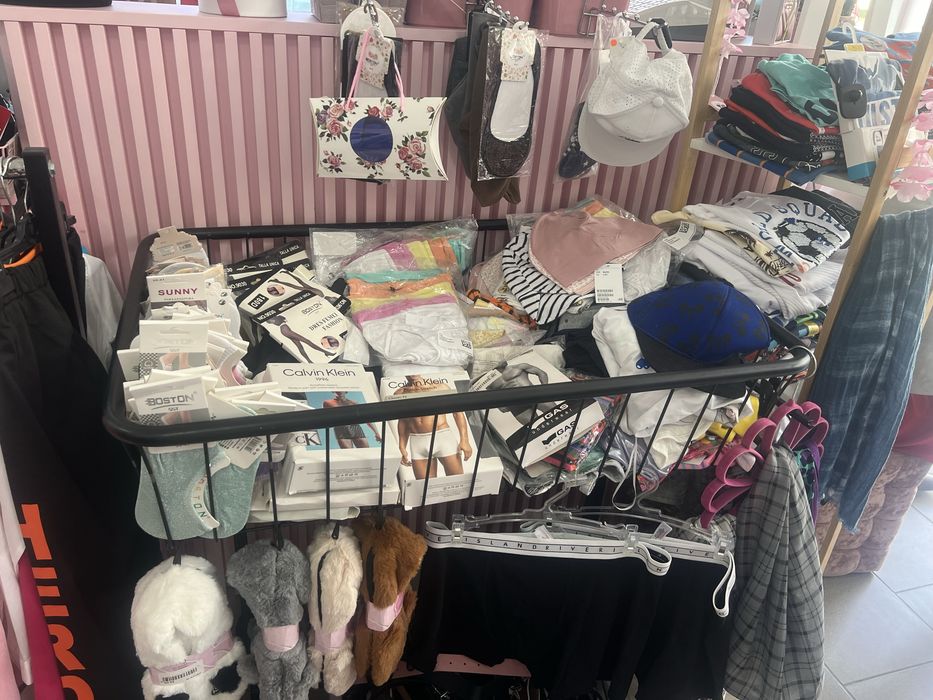 Loturi de haine, mobilier magazin, receptie, umerase, porti alarma