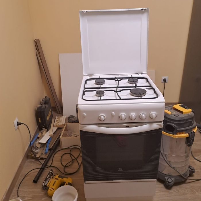 Продам Духовку 50см.