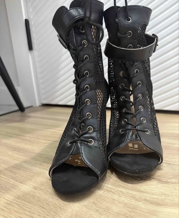 Продам туфли, хиллсы