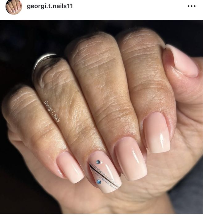 Unghii cu gel si semi