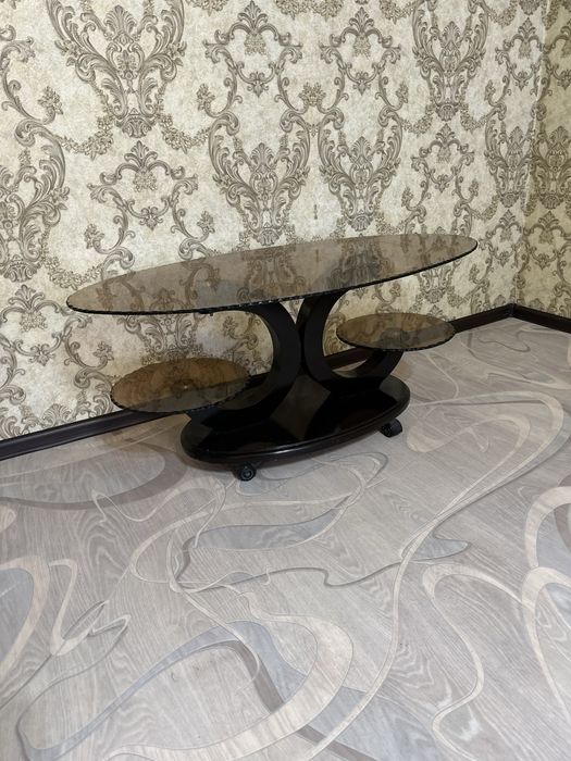 Стекляный, журнальный стол