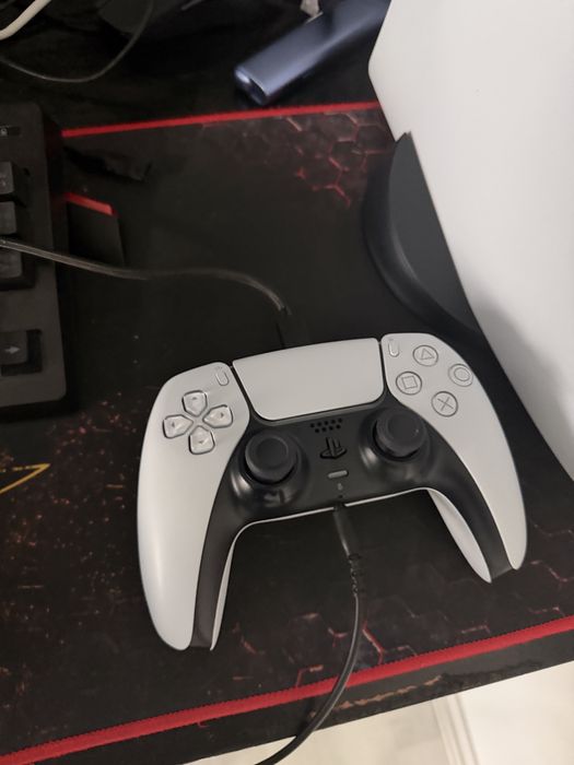 Vând PlayStation 5 (PS5) – stare impecabilă