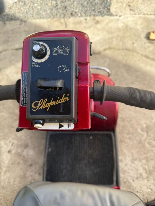 Carucior persoane cu handicap pensionari  dizabilitati bătrâni