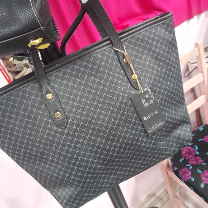 продаются  сумки СРОЧНО