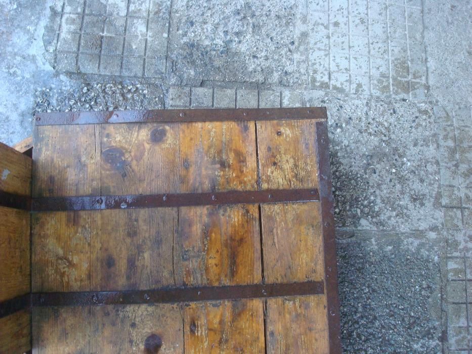 Стар кантар, други старинии и бензинова лампа