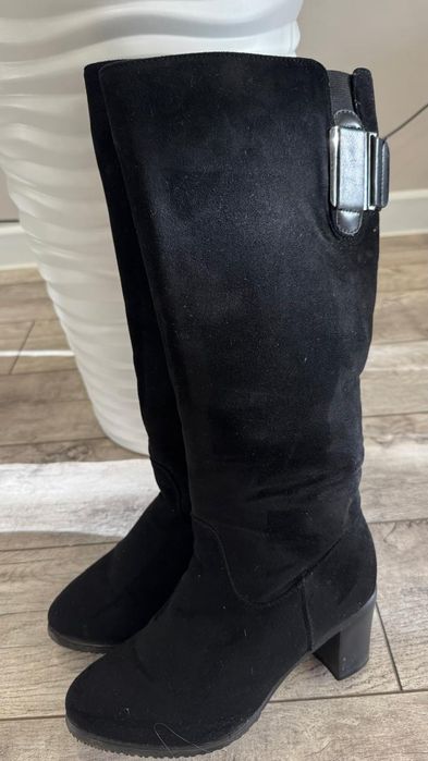 Продажа разной обуви