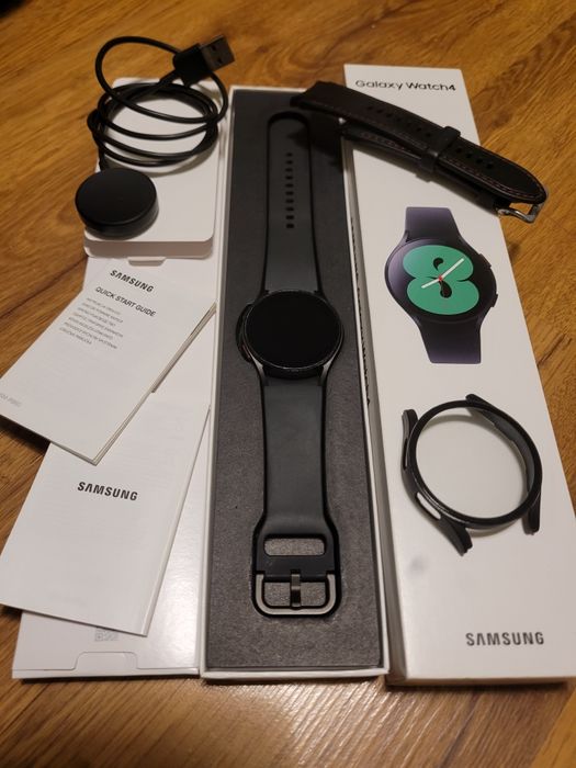 Смарт часовник Samsung galaxy watch 4