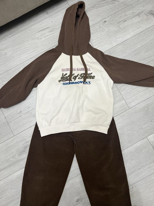 Продам спорт. костюмы на девочку!