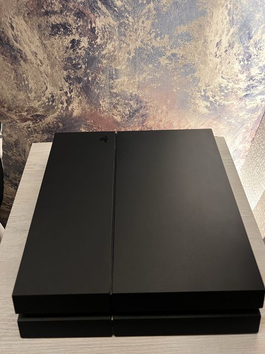 PlayStatyon 4 своя продается