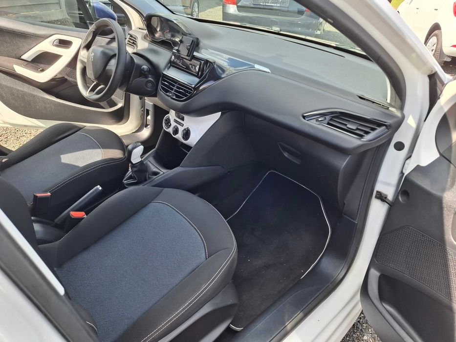 Peugeot 208 1.0i an 2015