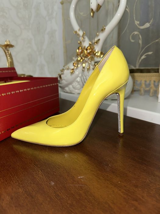 Original Rene Caovilla Yellow patent heels