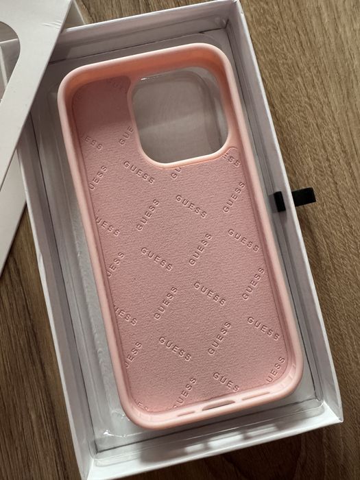 Калъф на Guess за iphone 15 pro