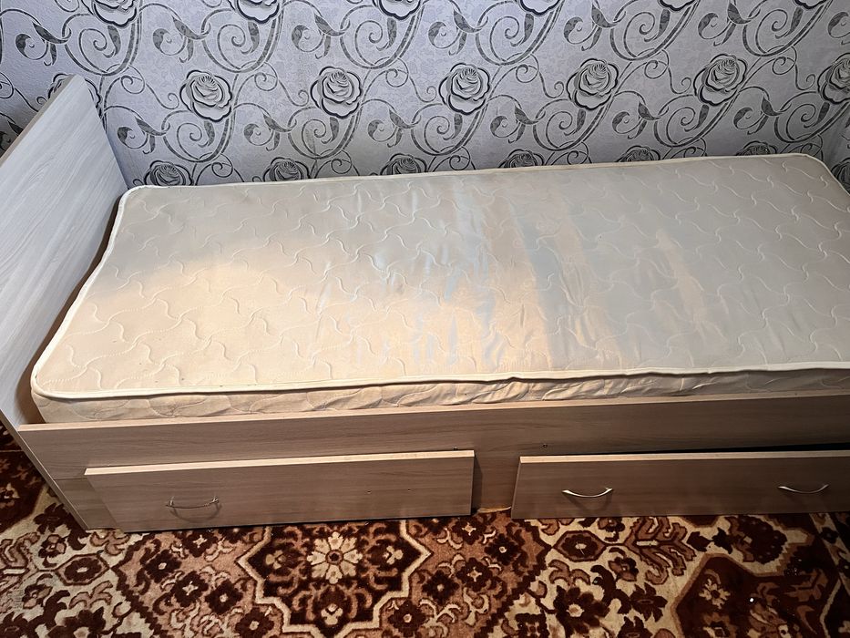Спальный кроват продаю