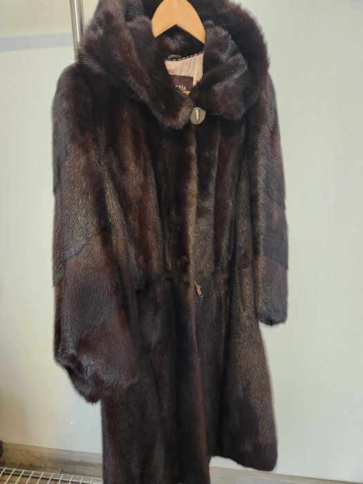 Продам норкрвую шубу