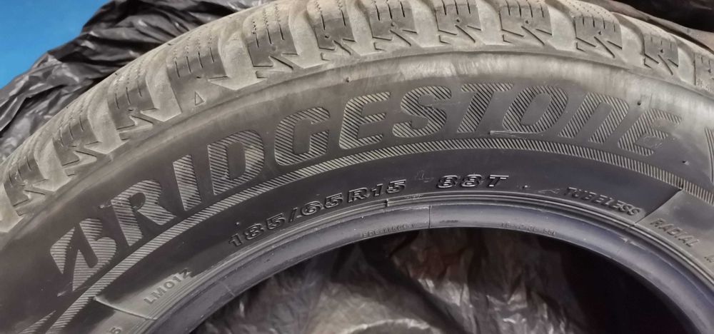 ОТЛИЧНИ Зимни гуми  BRIDGESTONE 185/65/R15 - 2 БРОЯ/ без забележки