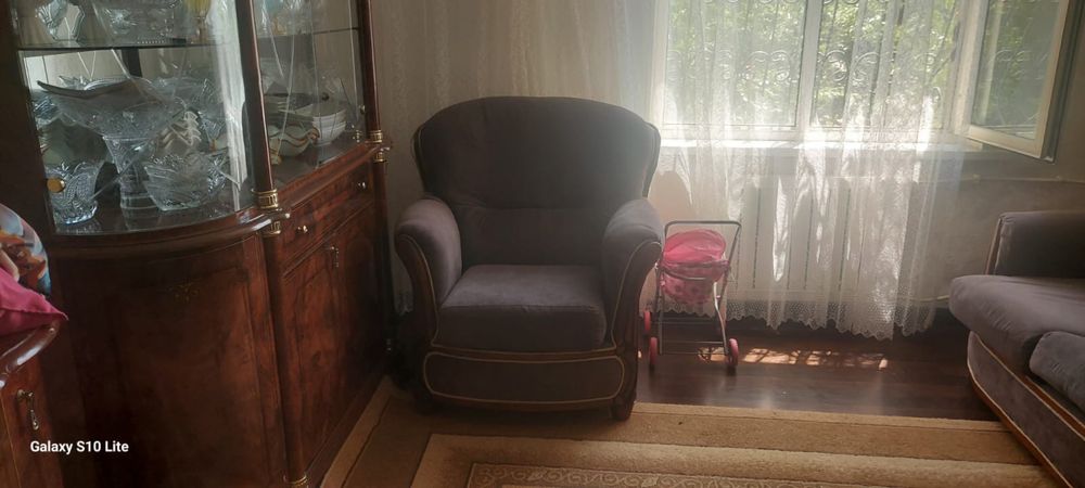 Диван и два кресло срочно