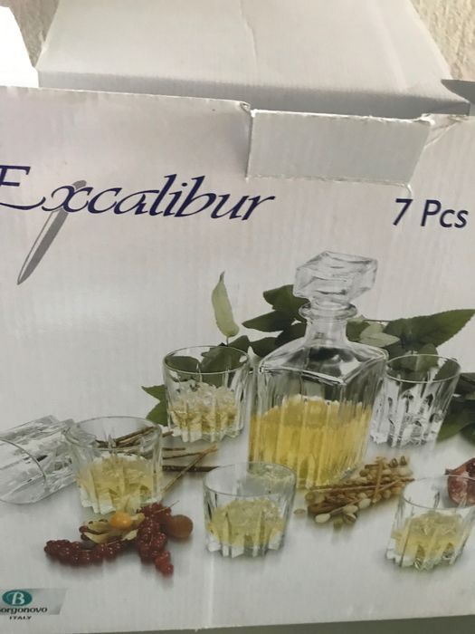 Сервиз за уиски - гарафа и 6 чаши