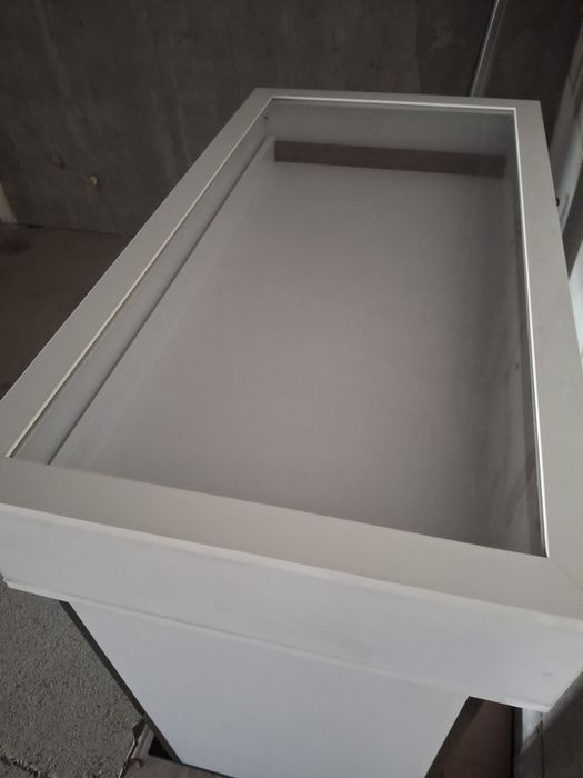 Витрина с полкой б/у