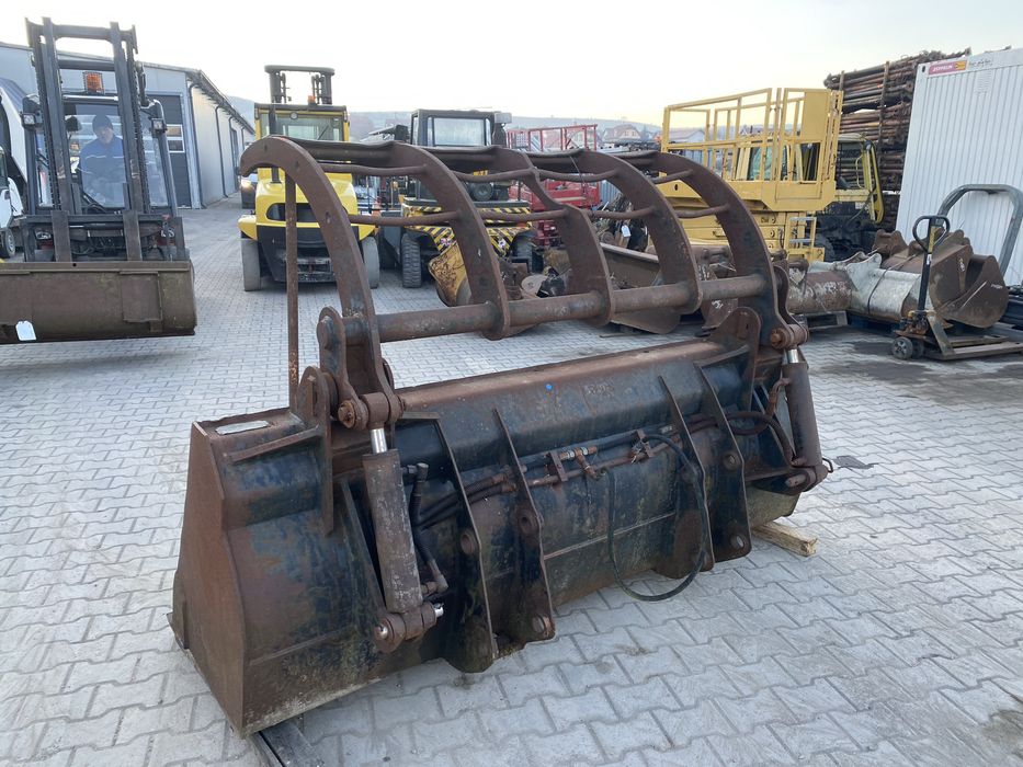 Cupa  tip crocodil pentru Jcb 3CX