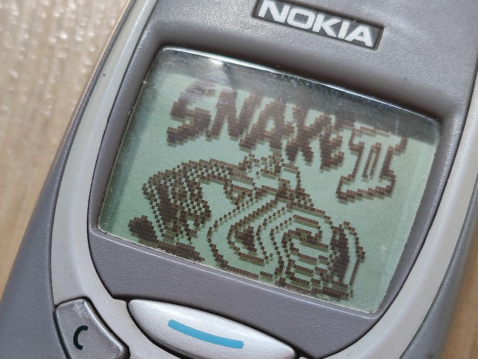Nokia 3310 gri + husa originala