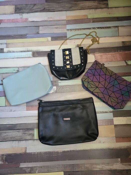 Продавам дамски чанти на цени от 8лв до 20лв