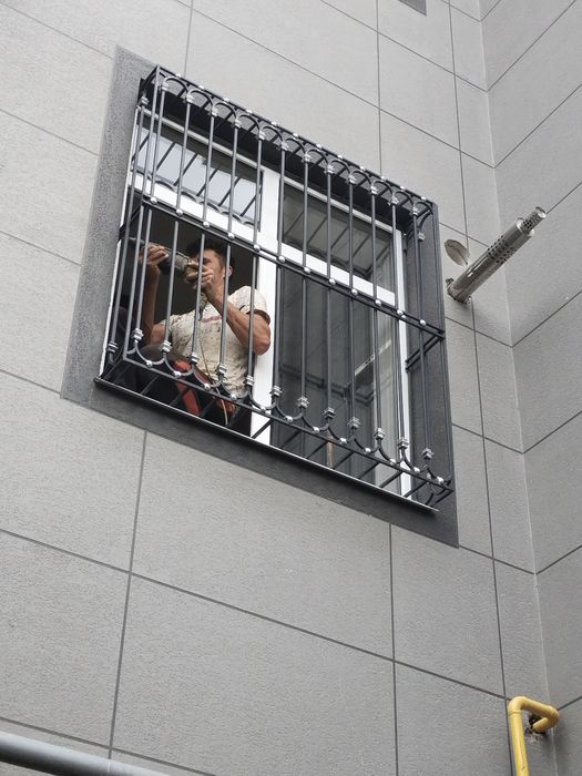 Решётки на окна, балконы и ограждения для безопасности ваших детей.