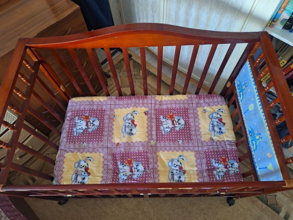 Детскии манеж(кроватка)