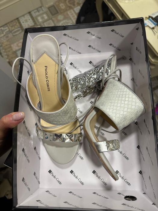 Продаю босоножки