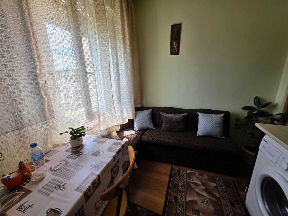 Продава 2-стаен апартамент, кв.Изток, гр.Перник-преустроен в 3-стаен