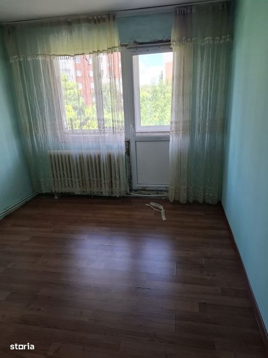 Apartament 4 camere decomandat