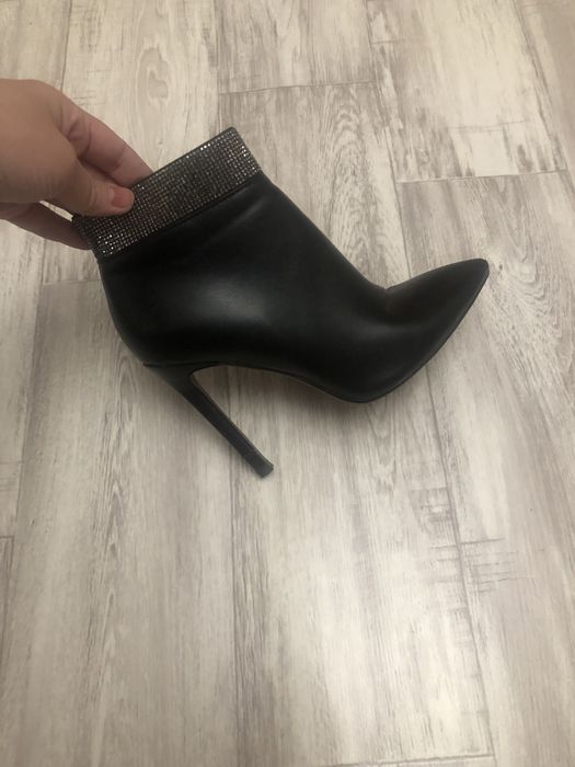 Продам 2 пары сапогов. Осень-весна.